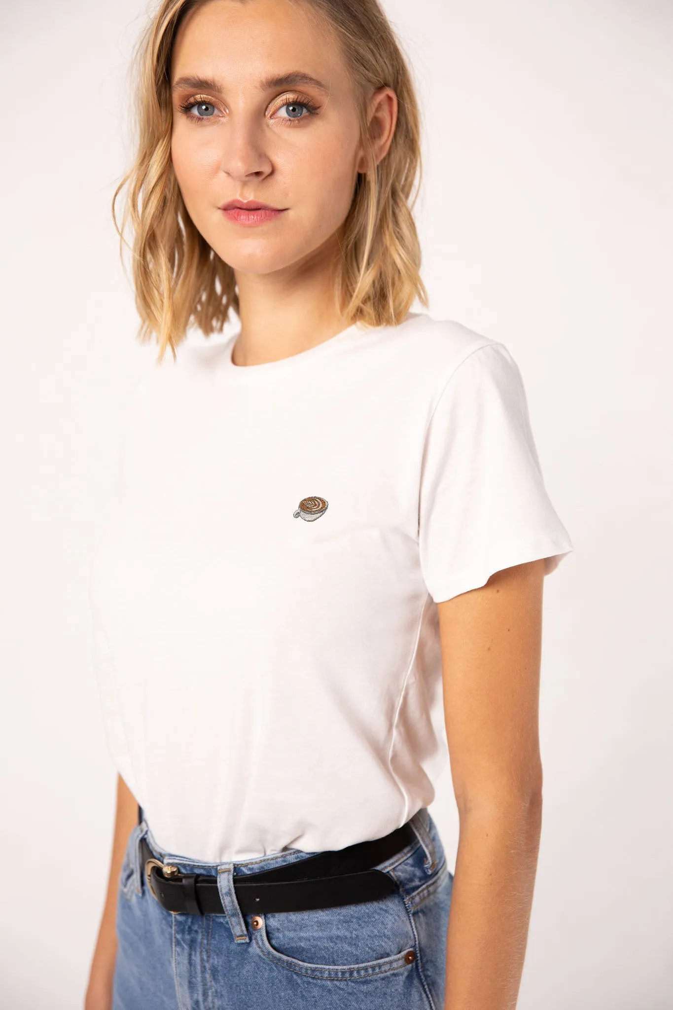 Flat White | Besticktes Organic Bio Baumwoll Frauen T-Shirt