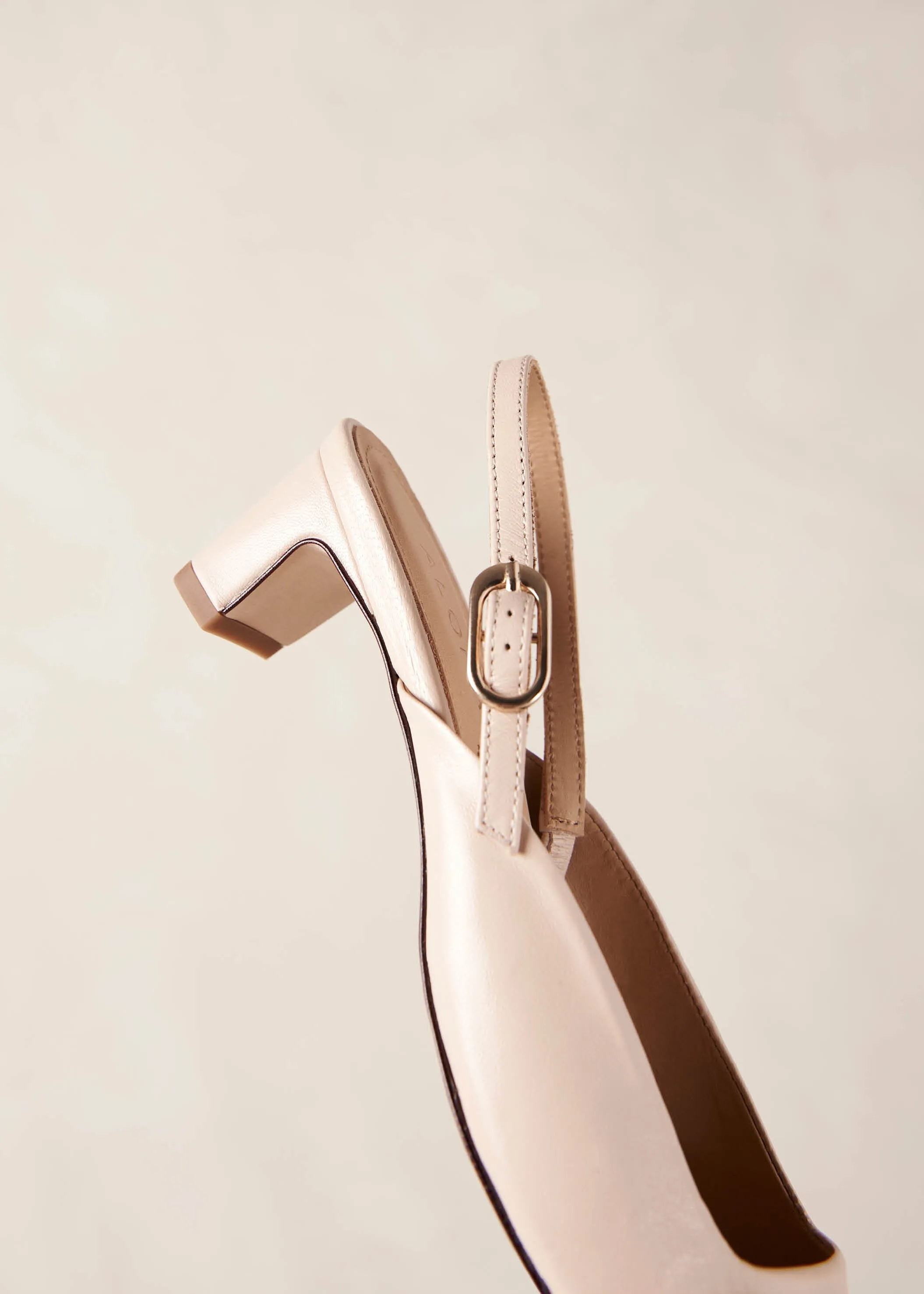 Lindy Bicolor Cream Black Leather Pumps
